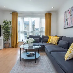 https://charming-2-bed-flat-in-victoria-park-stratford.cambridgehotelsuk.com