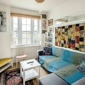https://stylish-central-london-flat-near-tower-bridge.cambridgehotelsuk.com